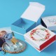 Коробочка для флешки белая с бортами из блестящей дизайнерской бумаги